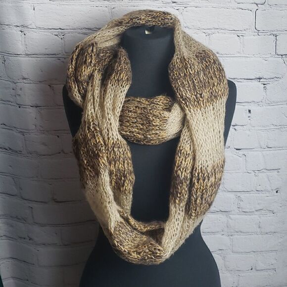 Vera Wang Brown Scarf - Picture 2 of 4